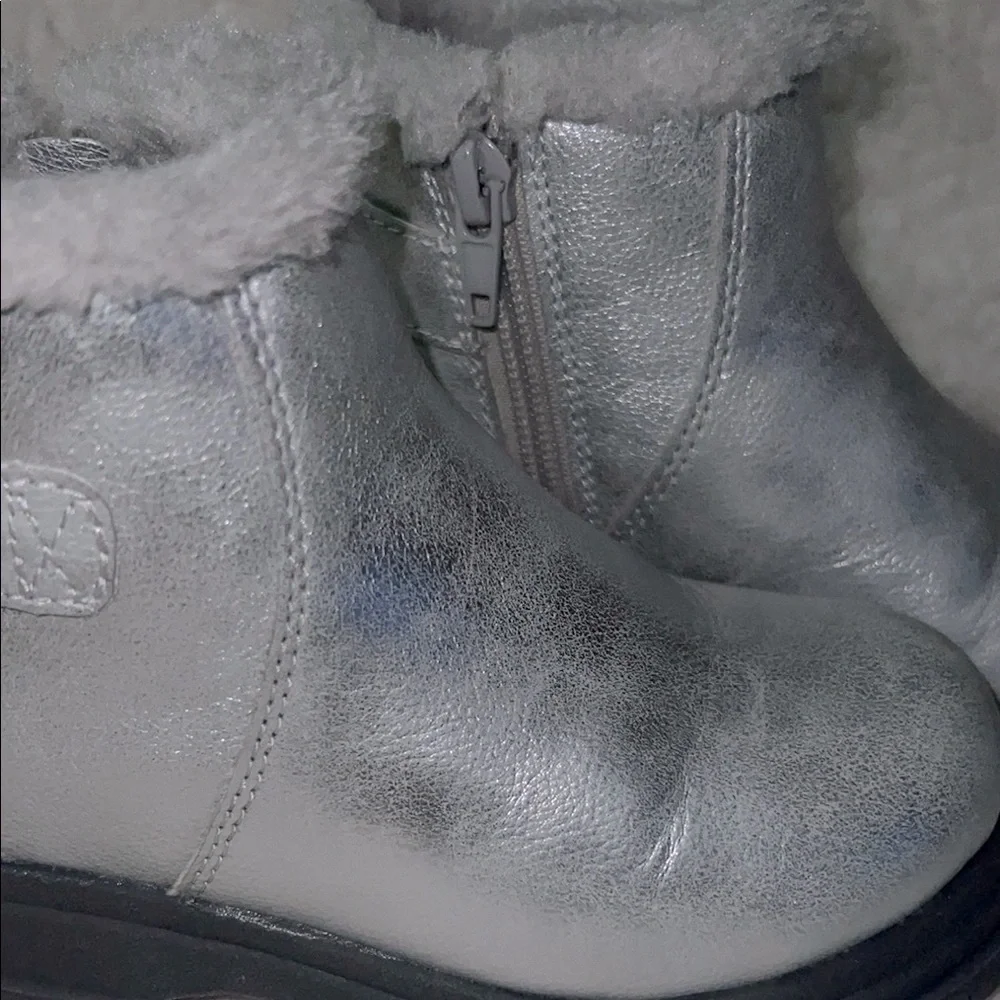 OshKosh B'gosh Silver‎ Kids Boots